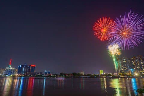 Tin vui Ngày Quốc Khánh 2-9: TPHCM Rực Rỡ Với Màn Bắn Pháo Hoa Tại 2 Điểm Đẹp