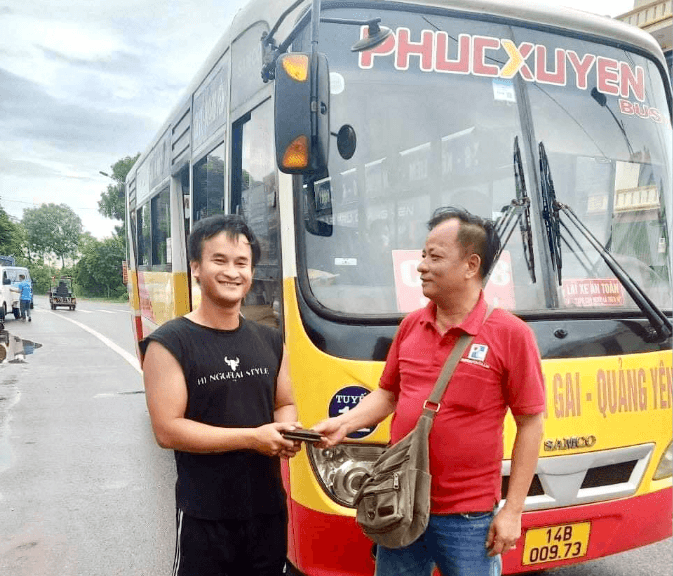 Tin vui Việt Nam: Anh nhân viên xe buýt 8 lần nhặt được của rơi, trả người đánh mất